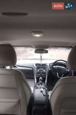 Седан Ford Fusion 2015 в 