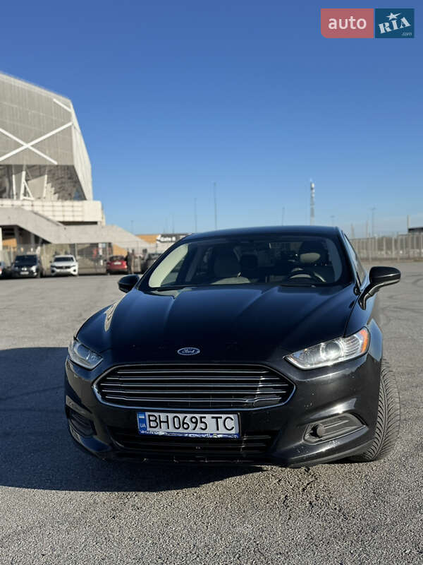 Седан Ford Fusion 2016 в 