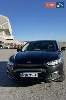 Седан Ford Fusion 2016 в 