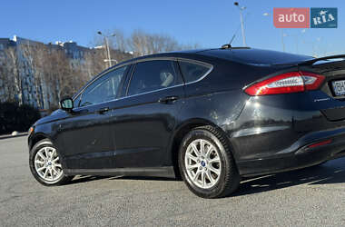 Седан Ford Fusion 2016 в 