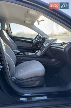 Седан Ford Fusion 2016 в 