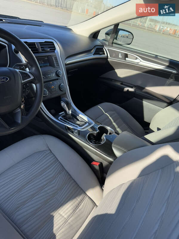 Седан Ford Fusion 2016 в Львові