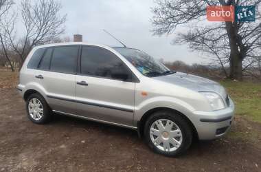 Хэтчбек Ford Fusion 2004 в 