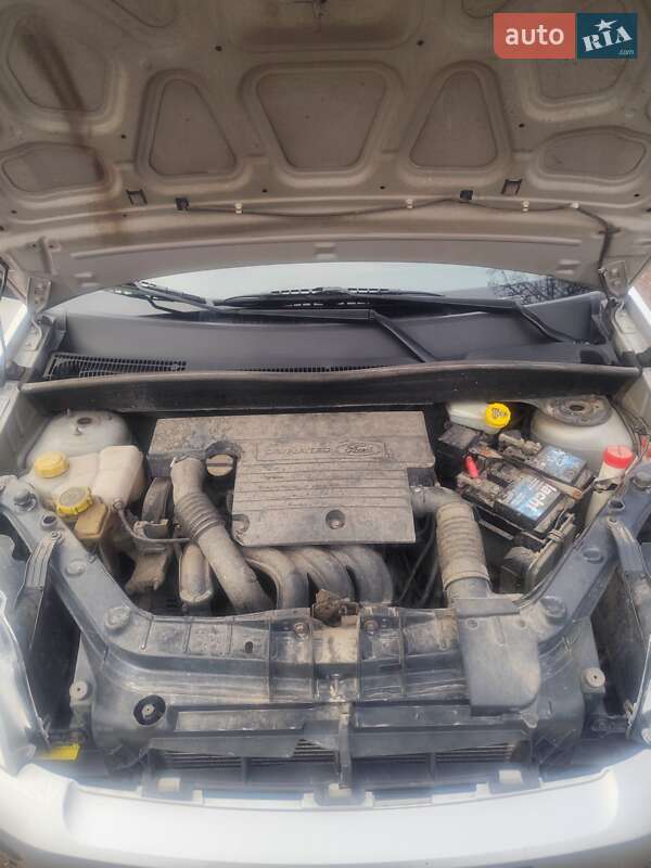 Хэтчбек Ford Fusion 2004 в Ромнах