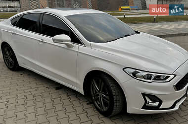 Седан Ford Fusion 2020 в 