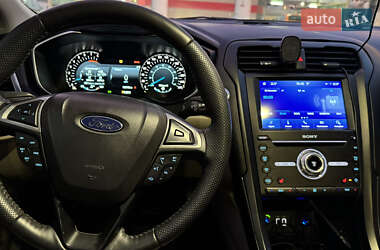 Седан Ford Fusion 2016 в 