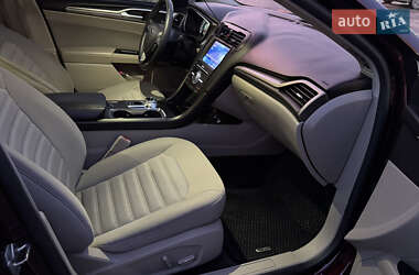 Седан Ford Fusion 2016 в 