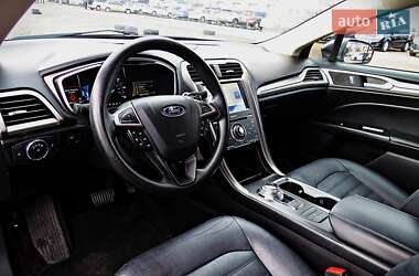 Седан Ford Fusion 2017 в 