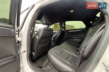 Седан Ford Fusion 2015 в 