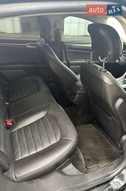 Седан Ford Fusion 2013 в 
