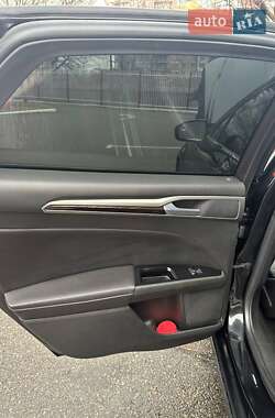 Седан Ford Fusion 2013 в 