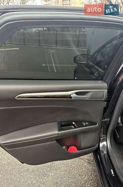 Седан Ford Fusion 2013 в 
