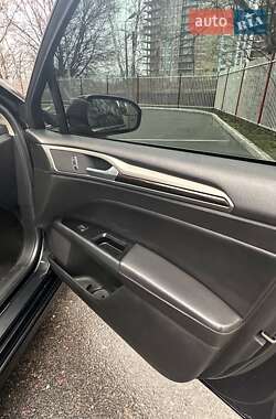 Седан Ford Fusion 2013 в 