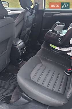 Седан Ford Fusion 2016 в 