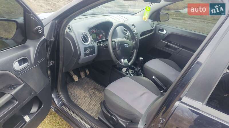 Хэтчбек Ford Fusion 2009 в Дубно