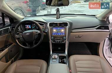 Седан Ford Fusion 2019 в 