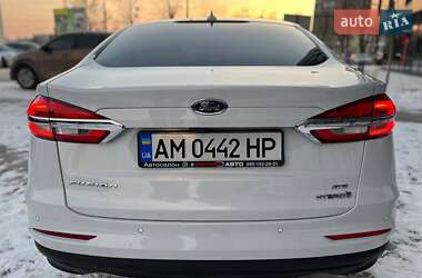 Седан Ford Fusion 2019 в 