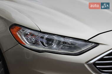 Седан Ford Fusion 2017 в 