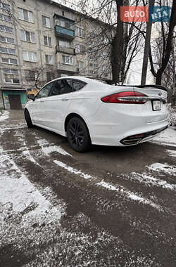 Седан Ford Fusion 2016 в 