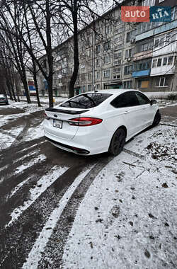 Седан Ford Fusion 2016 в 