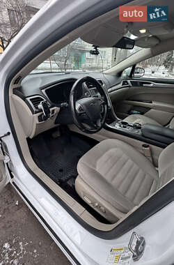 Седан Ford Fusion 2016 в 