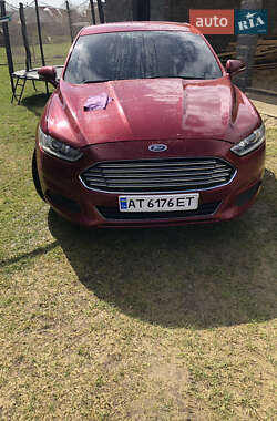 Седан Ford Fusion 2015 в 