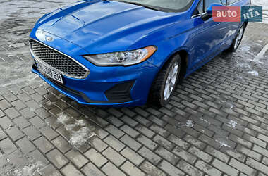 Седан Ford Fusion 2019 в 