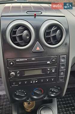 Хэтчбек Ford Fusion 2003 в 