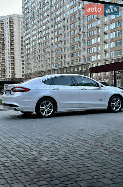 Седан Ford Fusion 2015 в 
