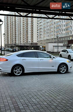 Седан Ford Fusion 2015 в 