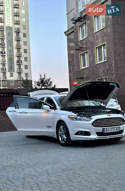 Седан Ford Fusion 2015 в 