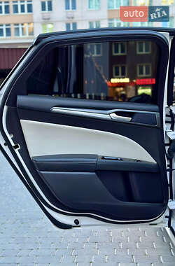 Седан Ford Fusion 2015 в 