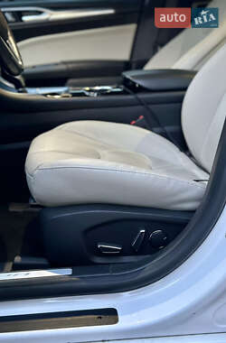 Седан Ford Fusion 2015 в 