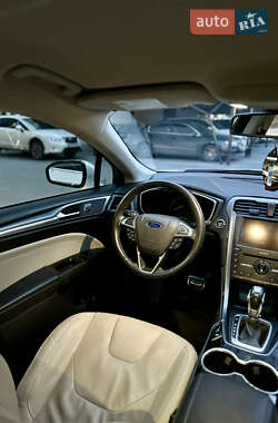 Седан Ford Fusion 2015 в 