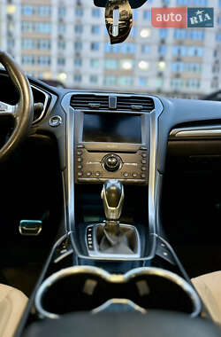 Седан Ford Fusion 2015 в 