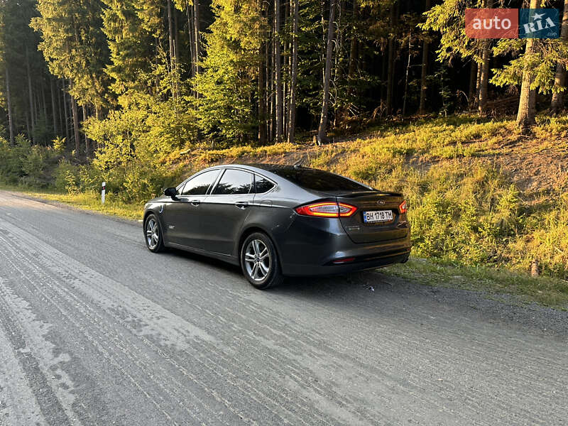 Седан Ford Fusion 2015 в Одесі