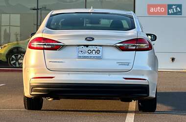 Седан Ford Fusion 2019 в 