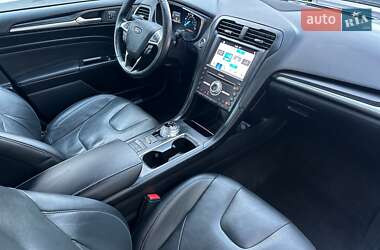 Седан Ford Fusion 2019 в 