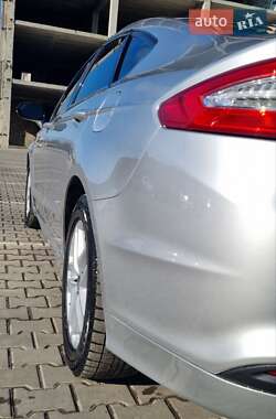 Седан Ford Fusion 2015 в 