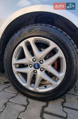Седан Ford Fusion 2015 в 