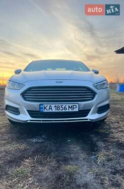 Седан Ford Fusion 2015 в Бучі