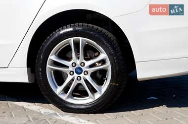 Седан Ford Fusion 2015 в 