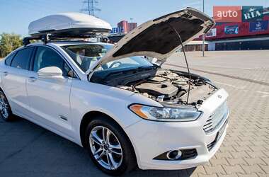 Седан Ford Fusion 2015 в 