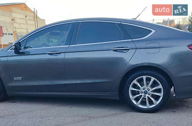 Седан Ford Fusion 2017 в 