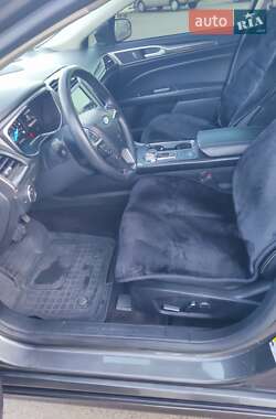 Седан Ford Fusion 2017 в 