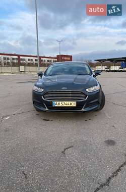 Седан Ford Fusion 2015 в 
