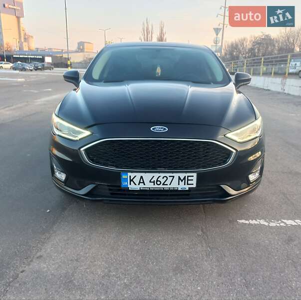 Седан Ford Fusion 2016 в 