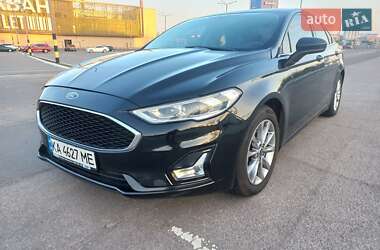 Седан Ford Fusion 2016 в 