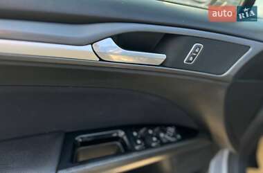 Седан Ford Fusion 2013 в Стрию