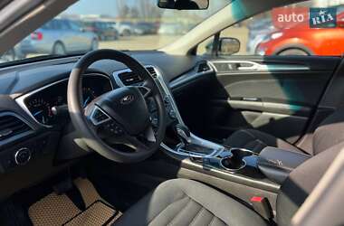 Седан Ford Fusion 2013 в Стрию